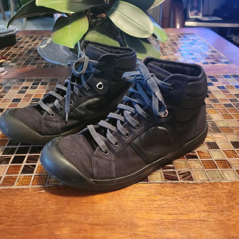Gucci High Top Sneakers Size 9